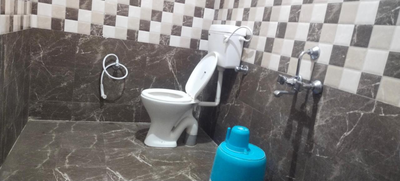 J J Homes Уті Екстер'єр фото