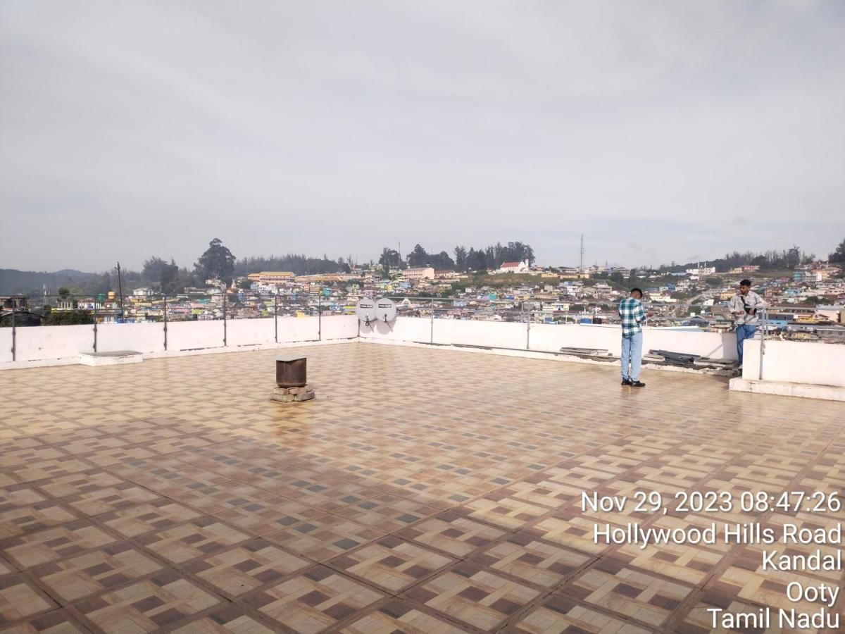 J J Homes Уті Екстер'єр фото